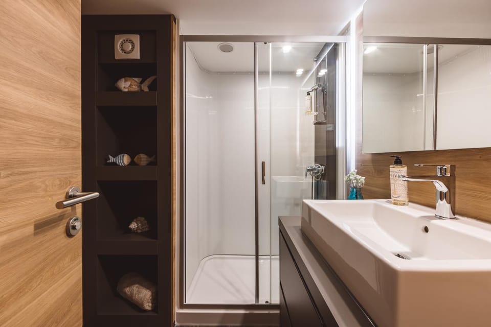 Shower, Toilet, Bathroom, Decorative detail