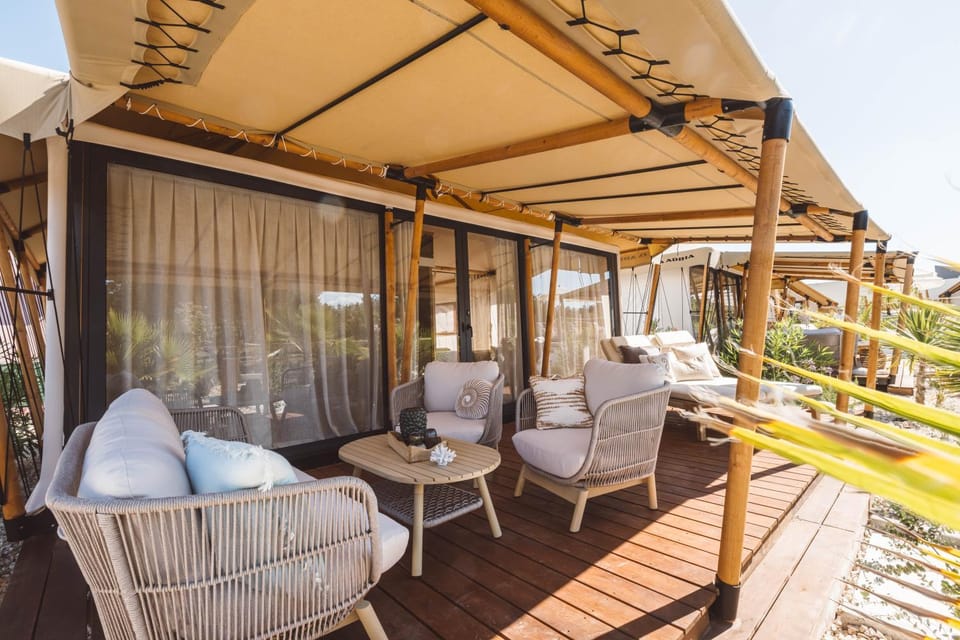 Property building, Balcony/Terrace, furniture