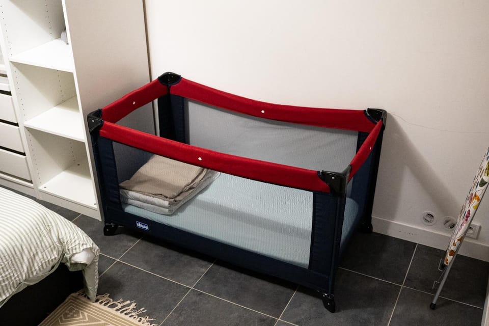 Bedroom, cot