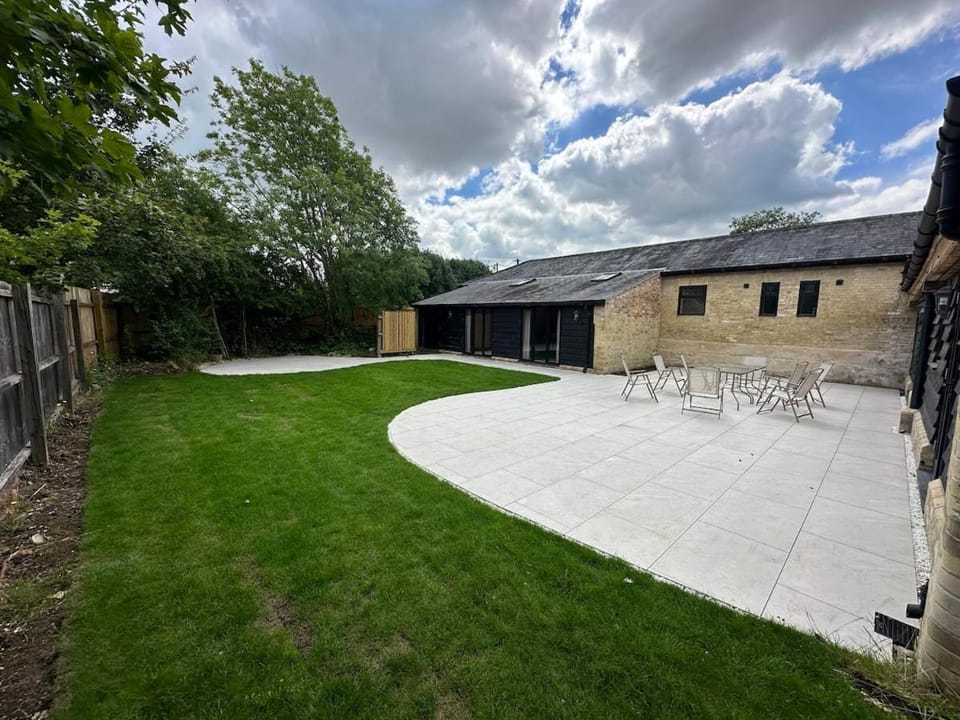 Sleeps18 character barns House in Huntingdonshire District
