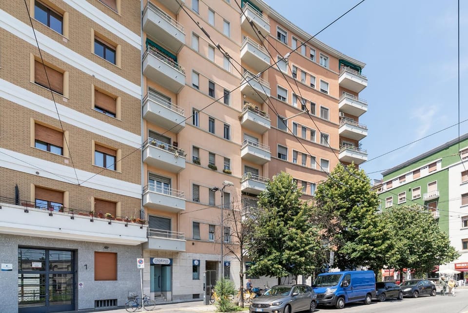 Property building, Neighbourhood