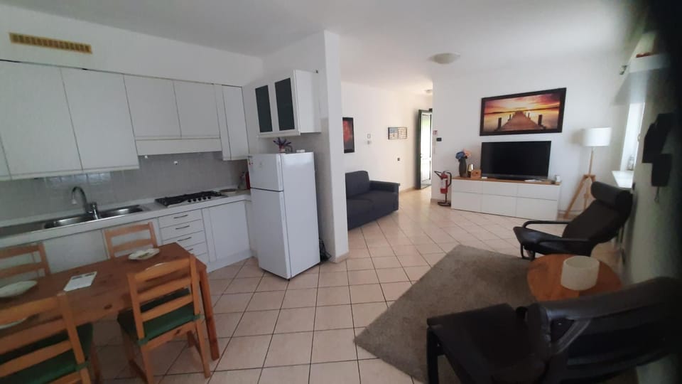 Communal lounge/ TV room, TV and multimedia, Kitchen or kitchenette, Living room, Seating area, Dining area, Evening entertainment, oven, pet friendly, stove