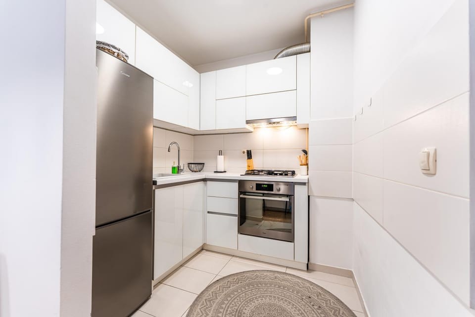 Kitchen or kitchenette, On site, oven, stove, kitchen
