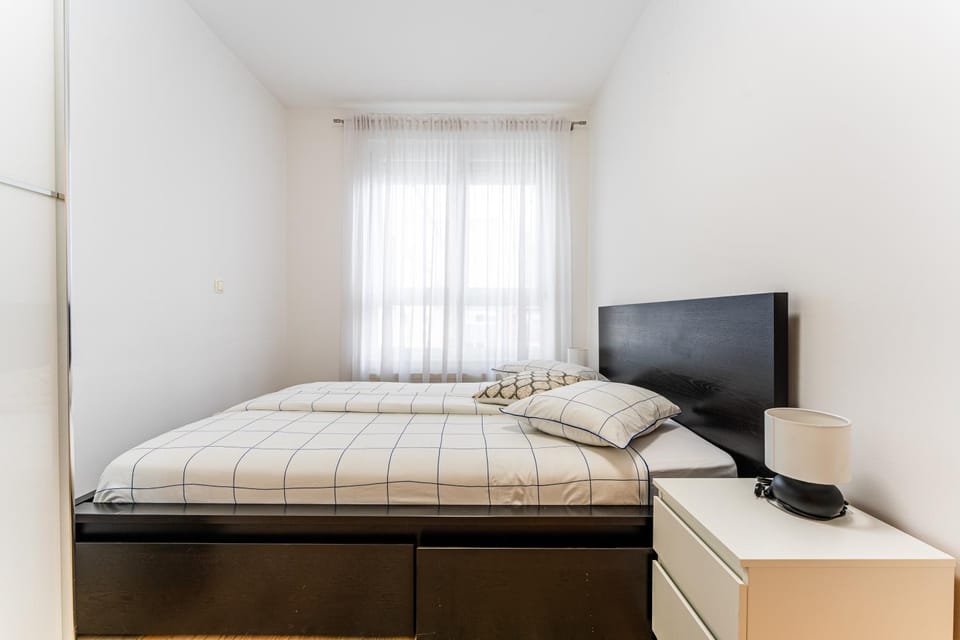 Bed, View (from property/room), Photo of the whole room, Decorative detail, Bedroom