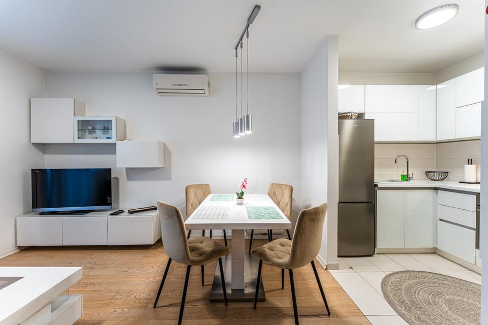 TV and multimedia, Kitchen or kitchenette, Seating area, Dining area, oven