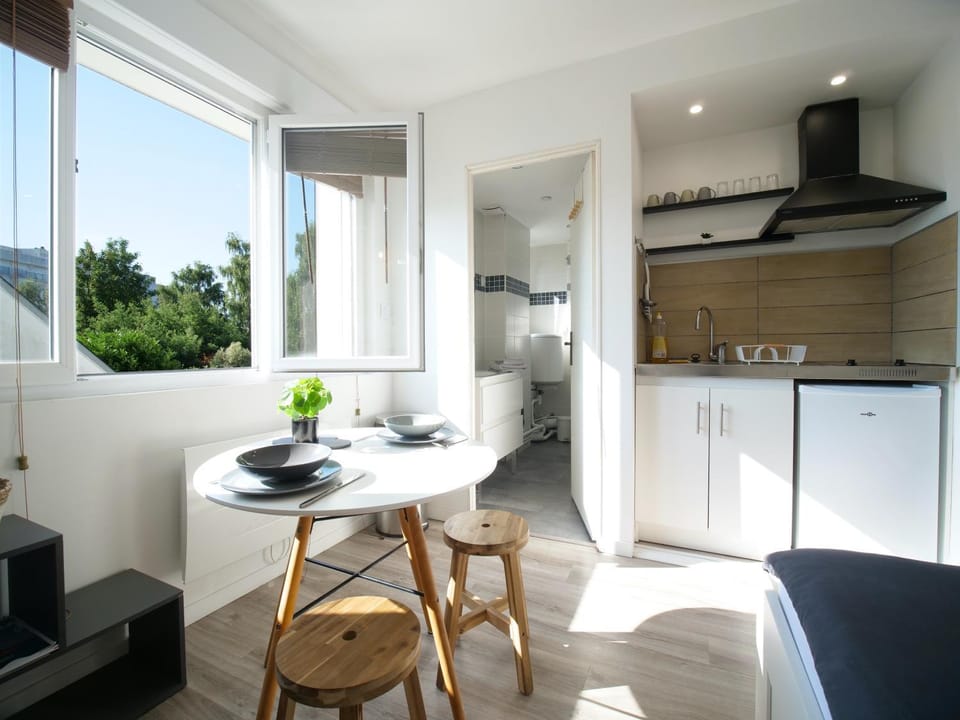 Seating area, kitchen