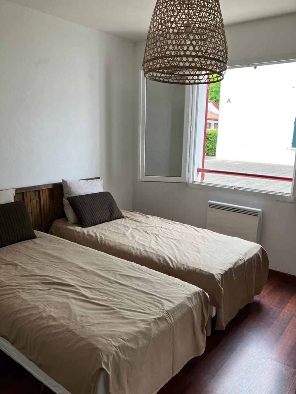 Photo of the whole room, Bedroom