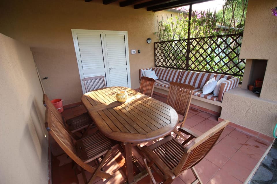 Villetta Iolanda Palau Sardegna con piscina Villa in Sardinia