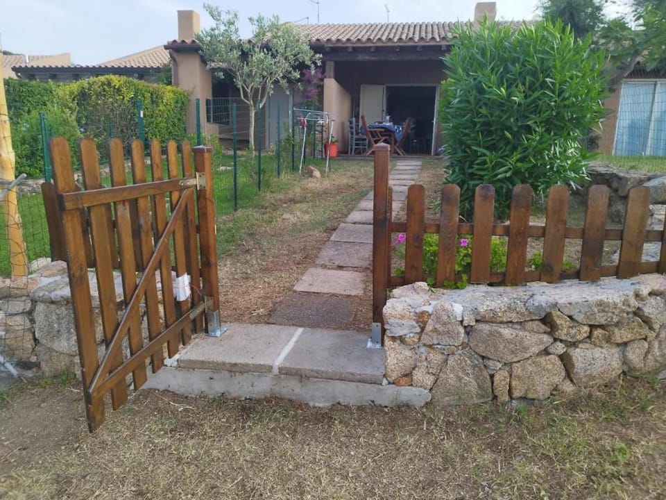 Villetta Iolanda Palau Sardegna con piscina Villa in Sardinia