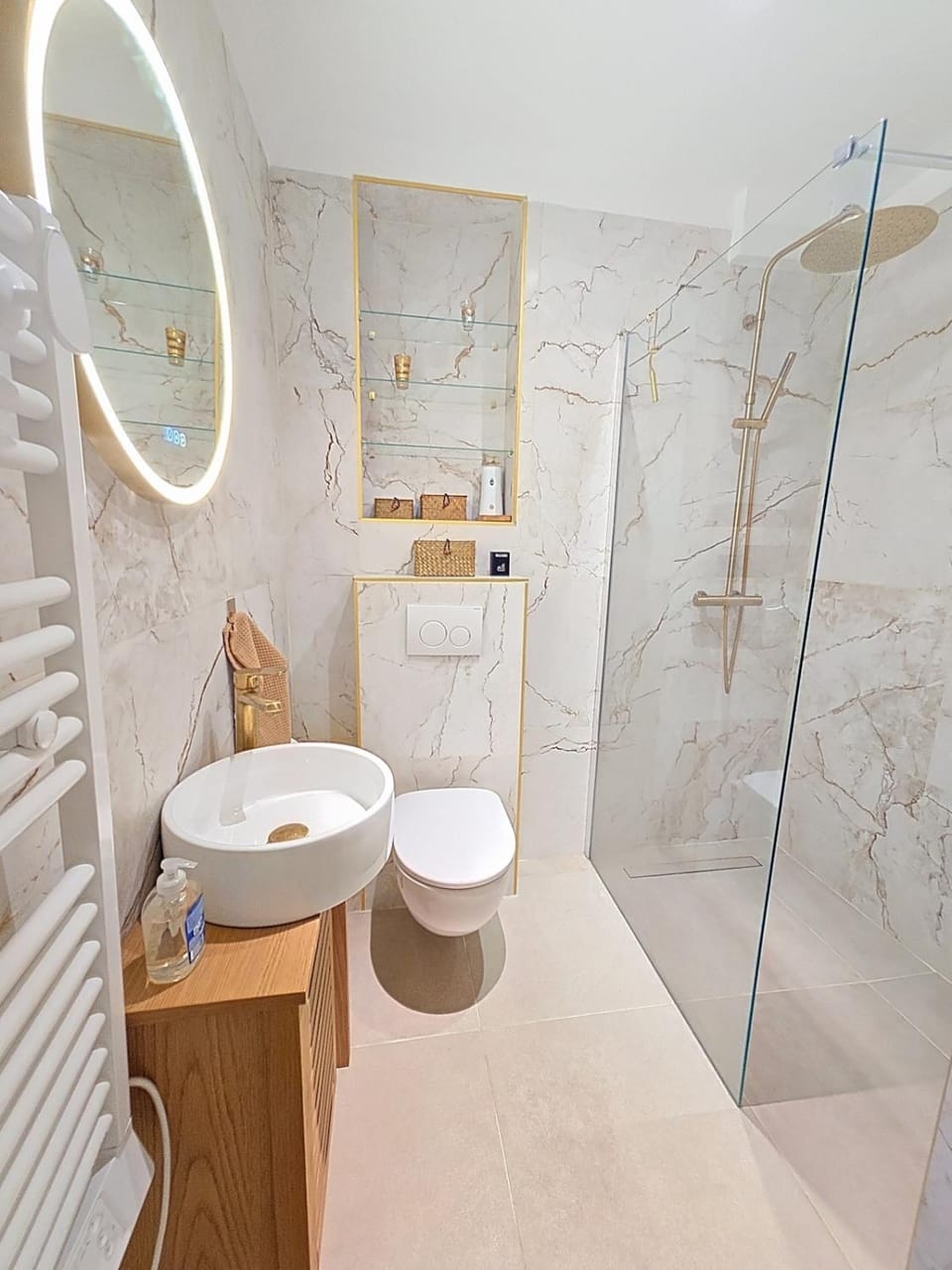 Shower, Toilet, Bathroom, towels