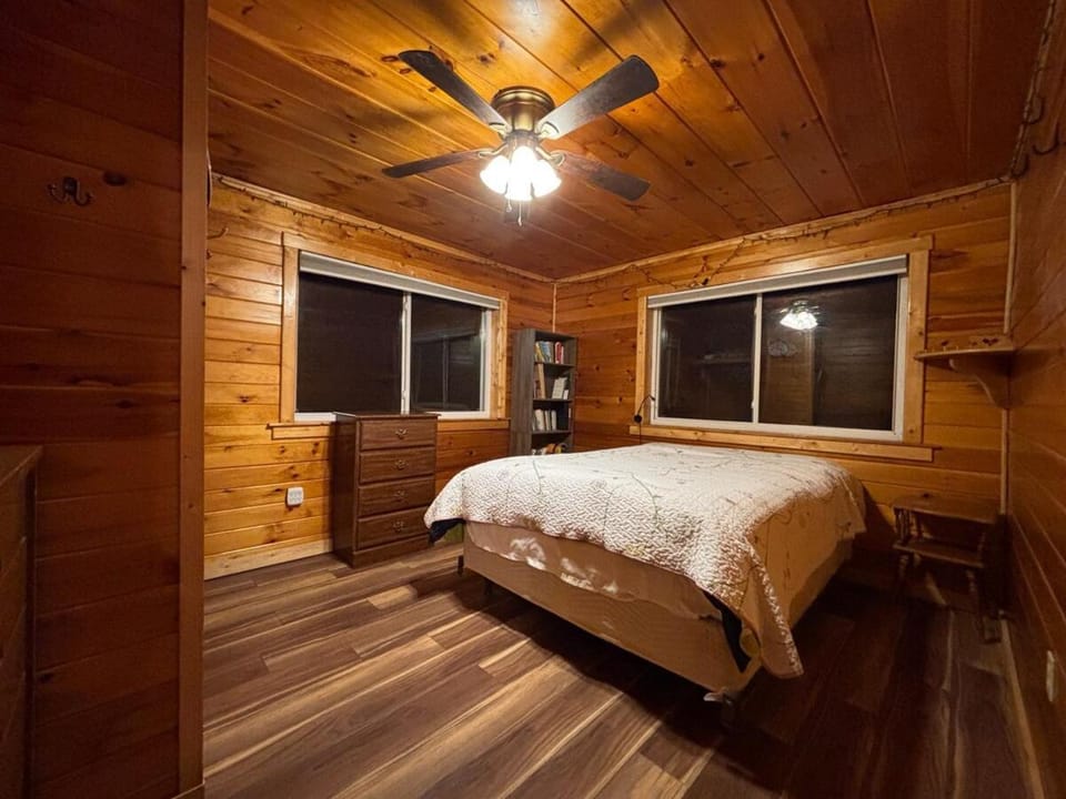 Cute 3 bedroom cabin on a farm Cabin in Maine