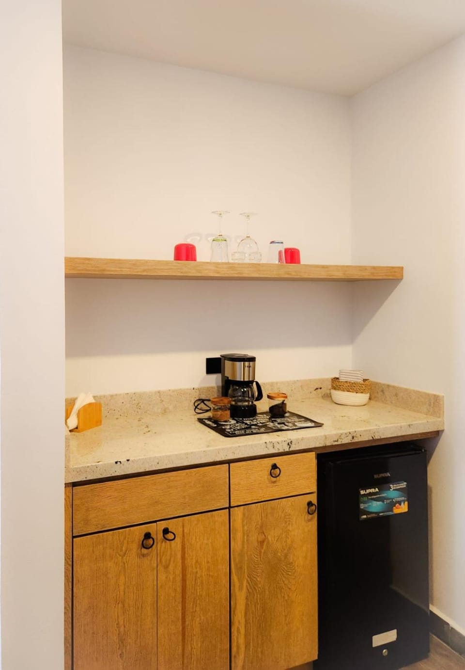 Coffee/tea facilities, minibar