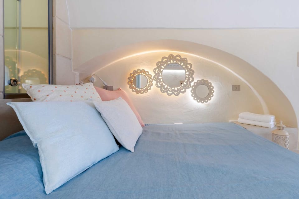 Bed, Decorative detail, Bedroom