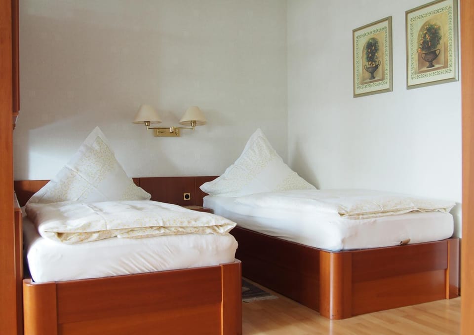 Bed, Living room