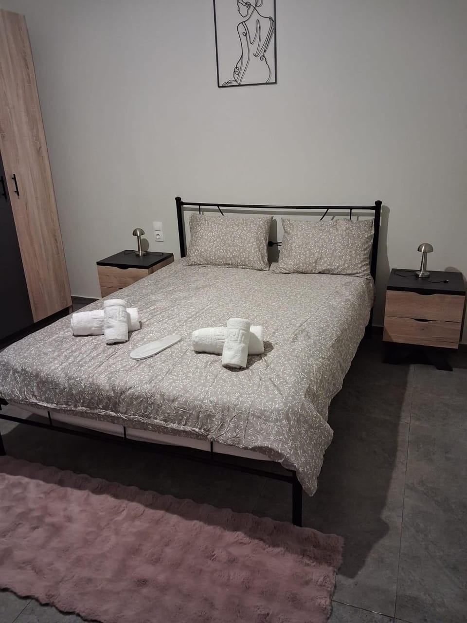 Bed, Bedroom, towels