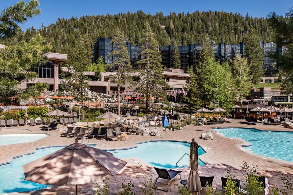 Pool, Hot Tub & Golf: Everline Resort Corner Suite House in Palisades Tahoe (Olympic Valley)