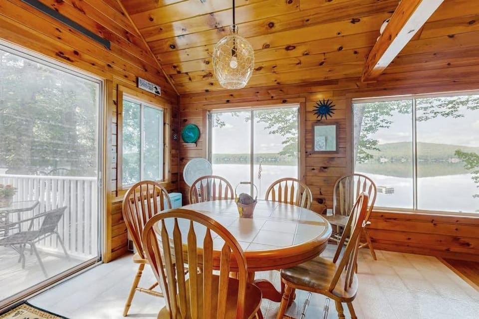 Day, View (from property/room), Seating area, Dining area