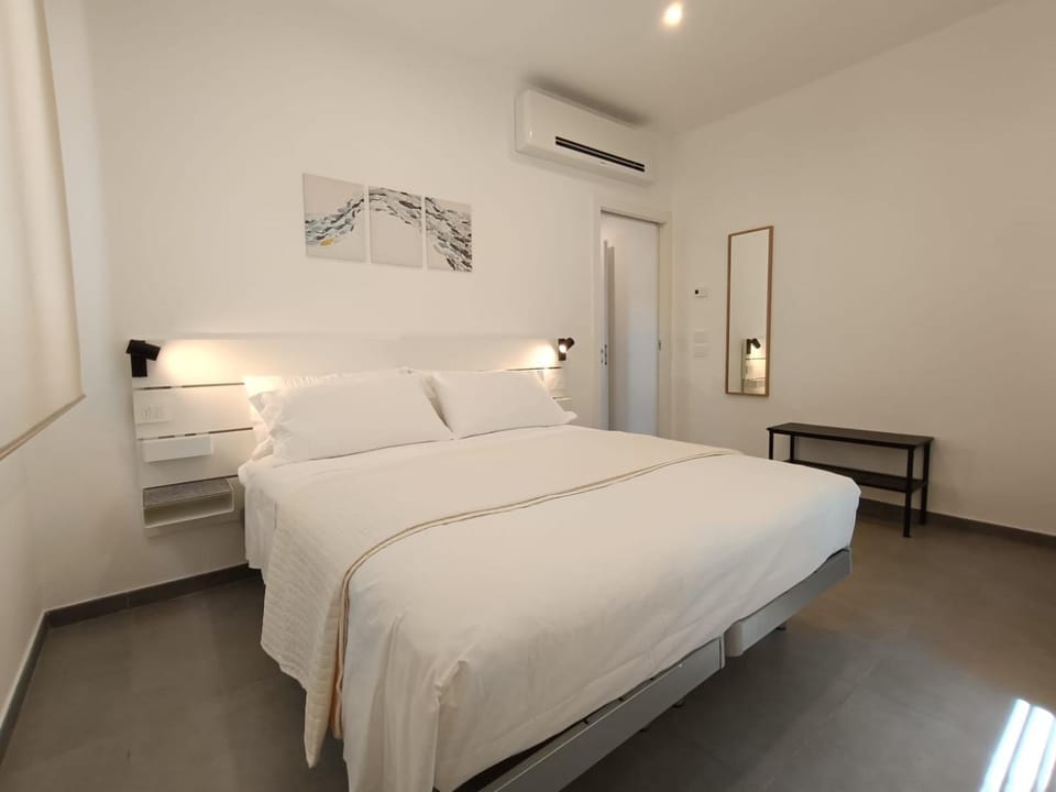 Bed, Bedroom, air conditioner
