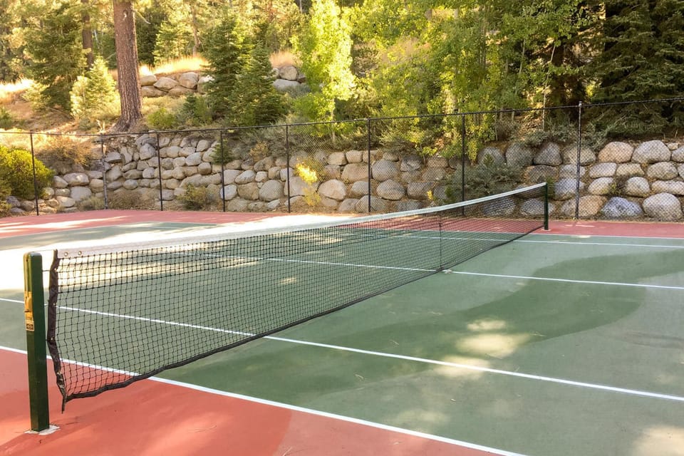 High Sierra Summer Stay in Everline Resort & Spa! House in Palisades Tahoe (Olympic Valley)