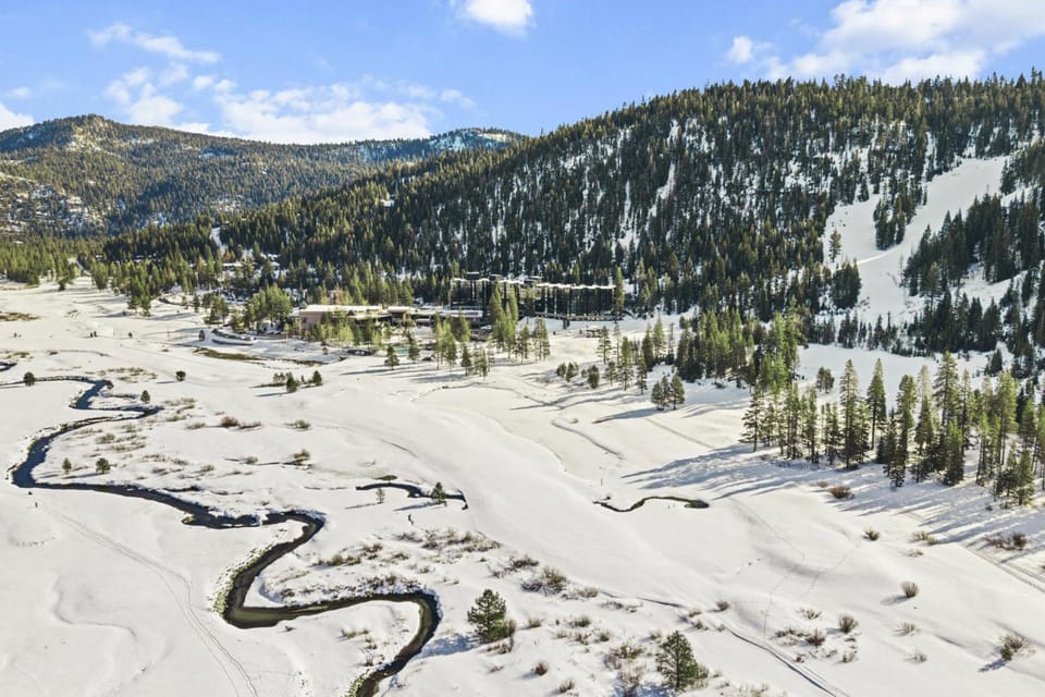 Golf, Hike & Ski! Luxe Everline Resort Condo House in Palisades Tahoe (Olympic Valley)