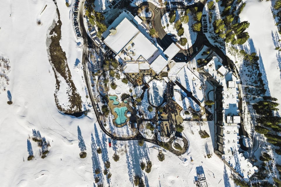Golf, Hike & Ski! Luxe Everline Resort Condo House in Palisades Tahoe (Olympic Valley)