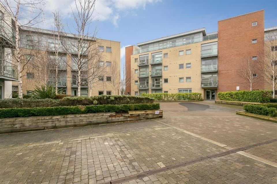 Property building, Day, Neighbourhood, Location