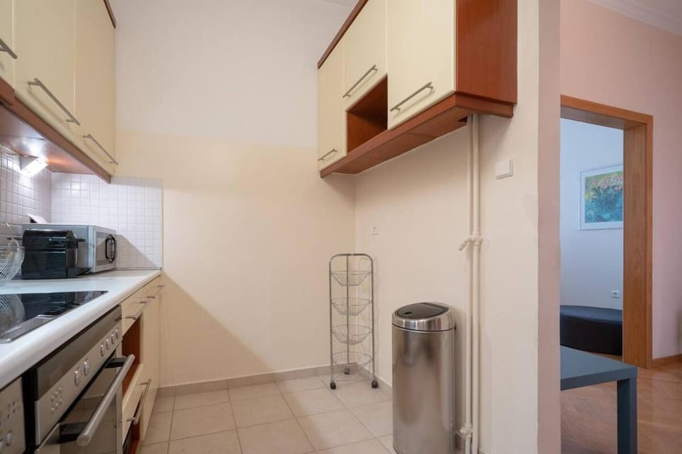 Kitchen or kitchenette, oven