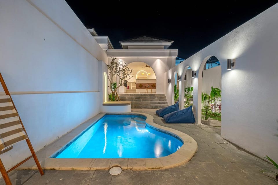 Night, Pool view, Swimming pool, sunbed