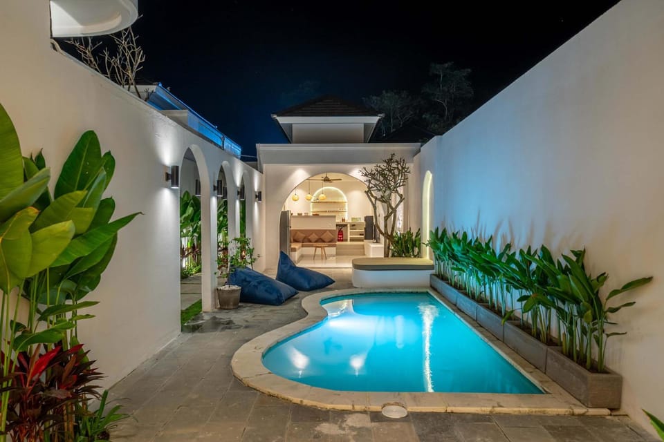 Swimming pool, Swimming pool, sunbed