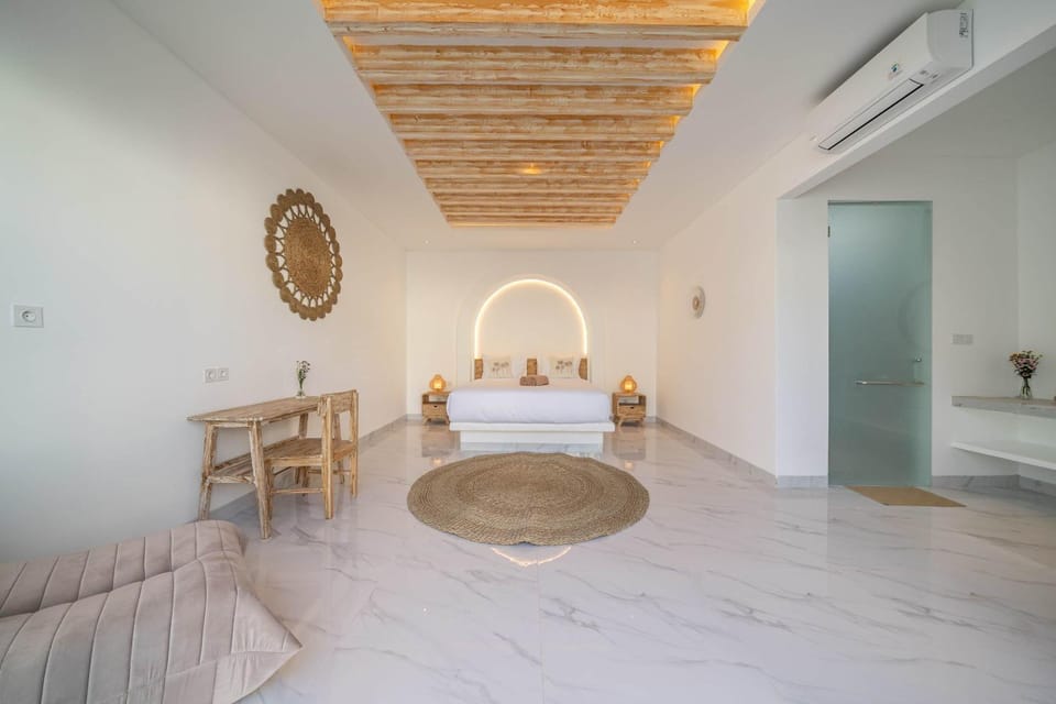 Photo of the whole room, Bedroom