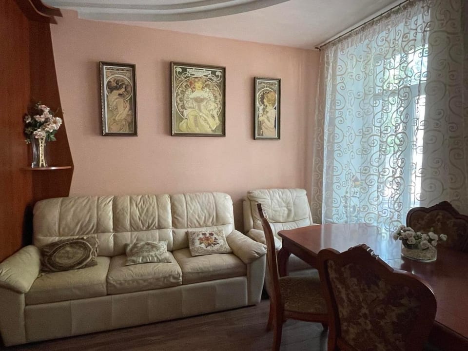 Living room, Seating area, air conditioner