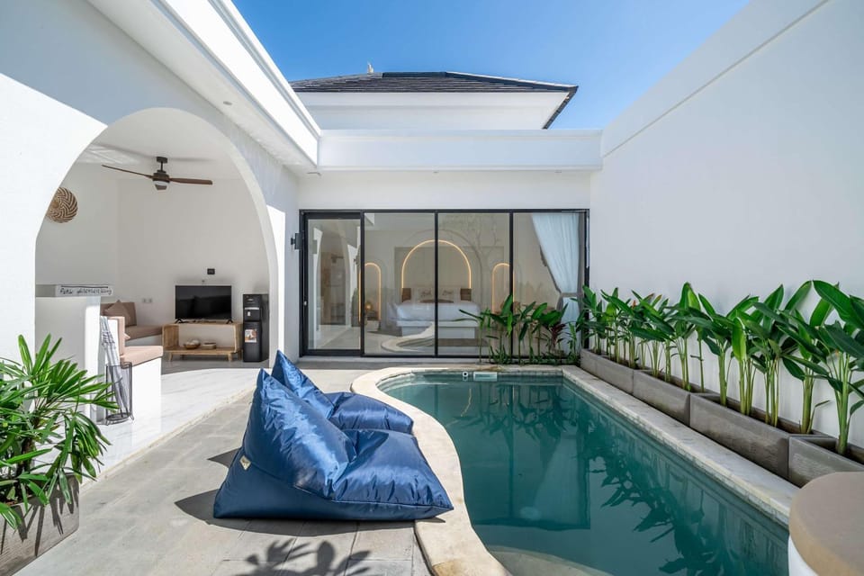 Swimming pool, Swimming pool