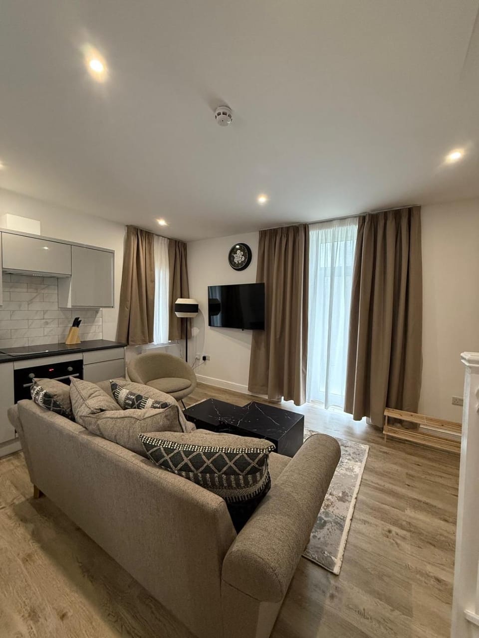 TV and multimedia, Kitchen or kitchenette, Living room, Seating area, minibar, stove