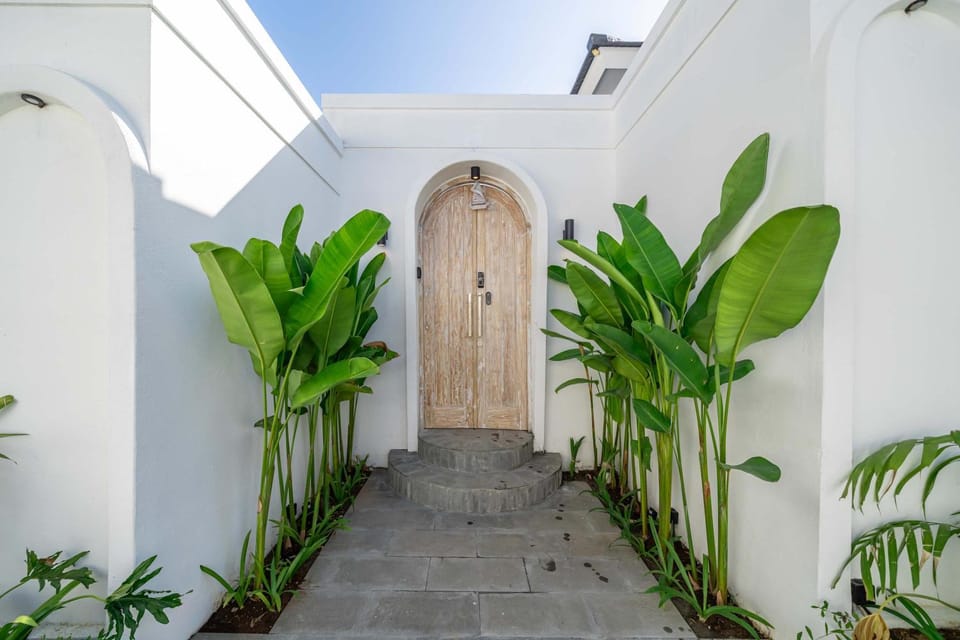 Facade/entrance, Garden view