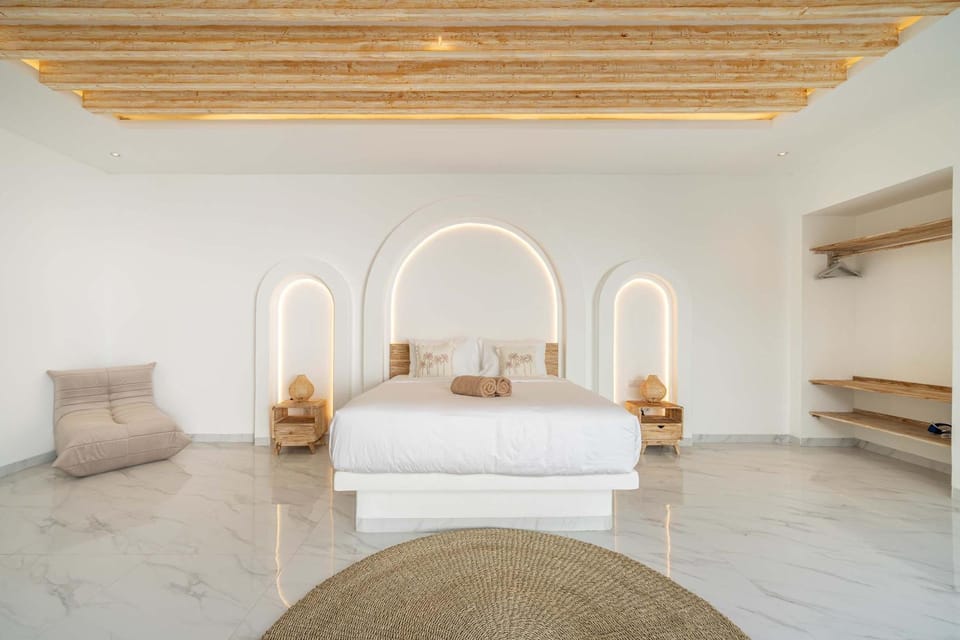 Photo of the whole room, Bedroom