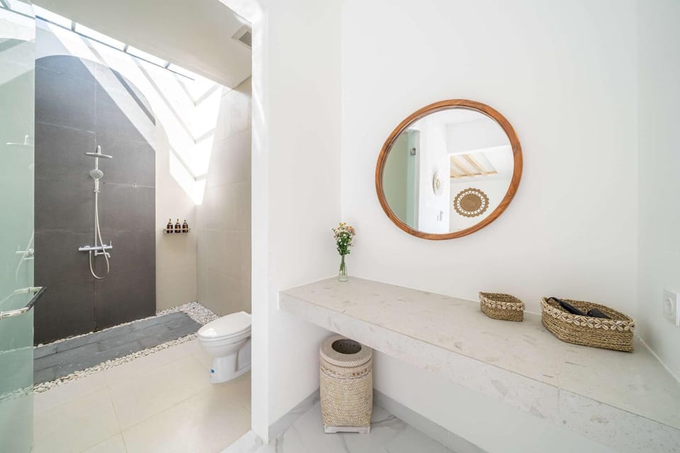 Shower, Toilet, Bathroom, towels