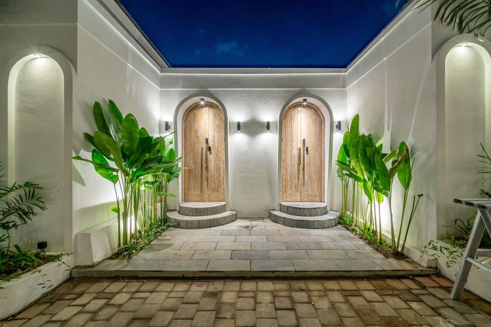 Facade/entrance, Garden