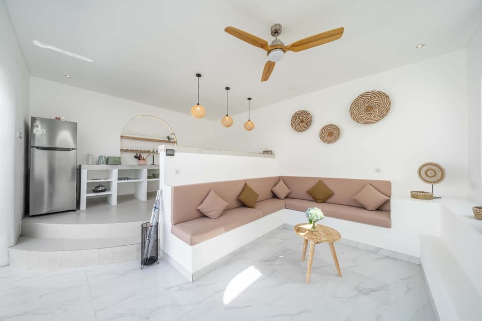 Kitchen or kitchenette, Living room