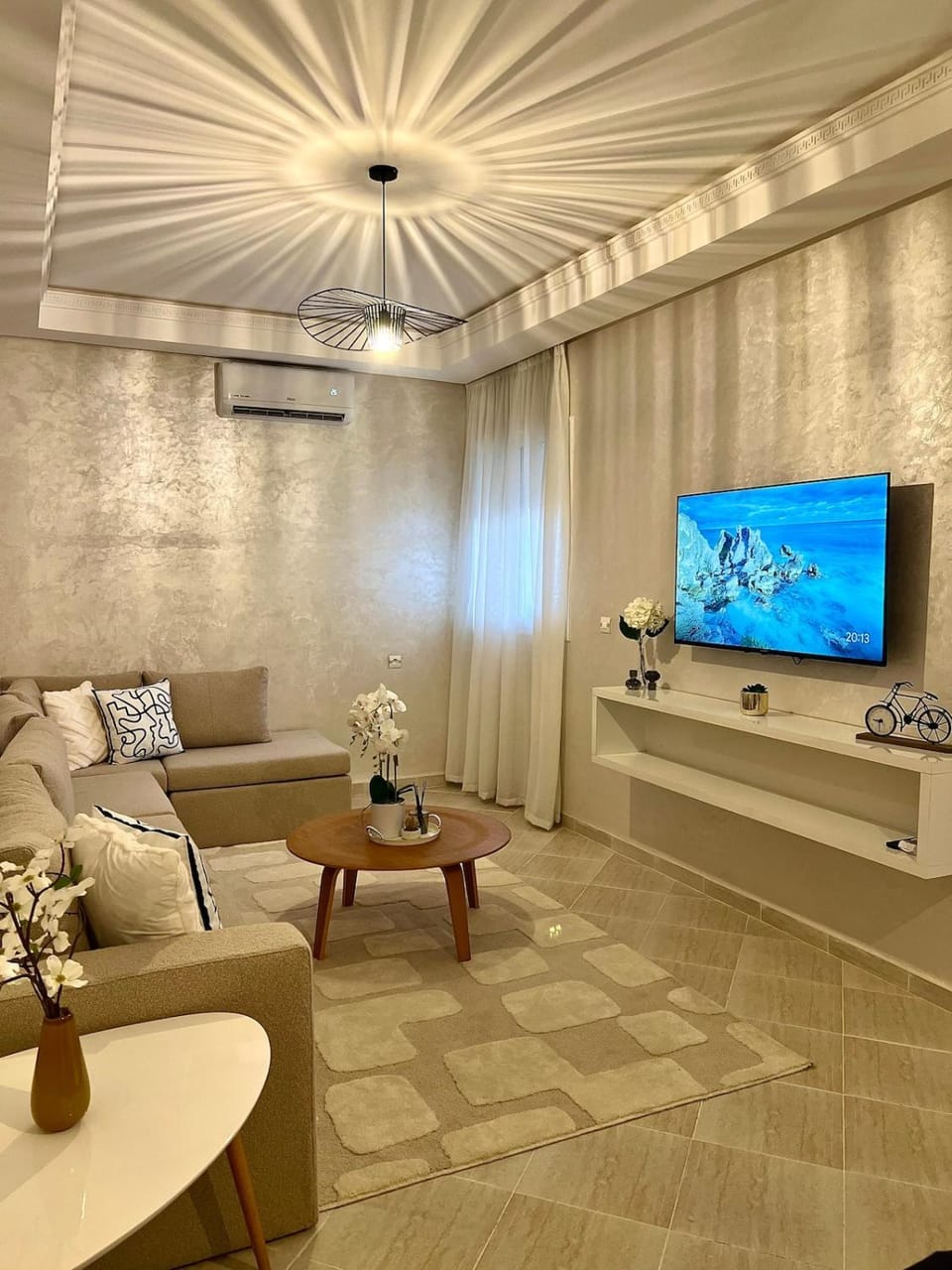 TV and multimedia, Living room, Seating area, air conditioner