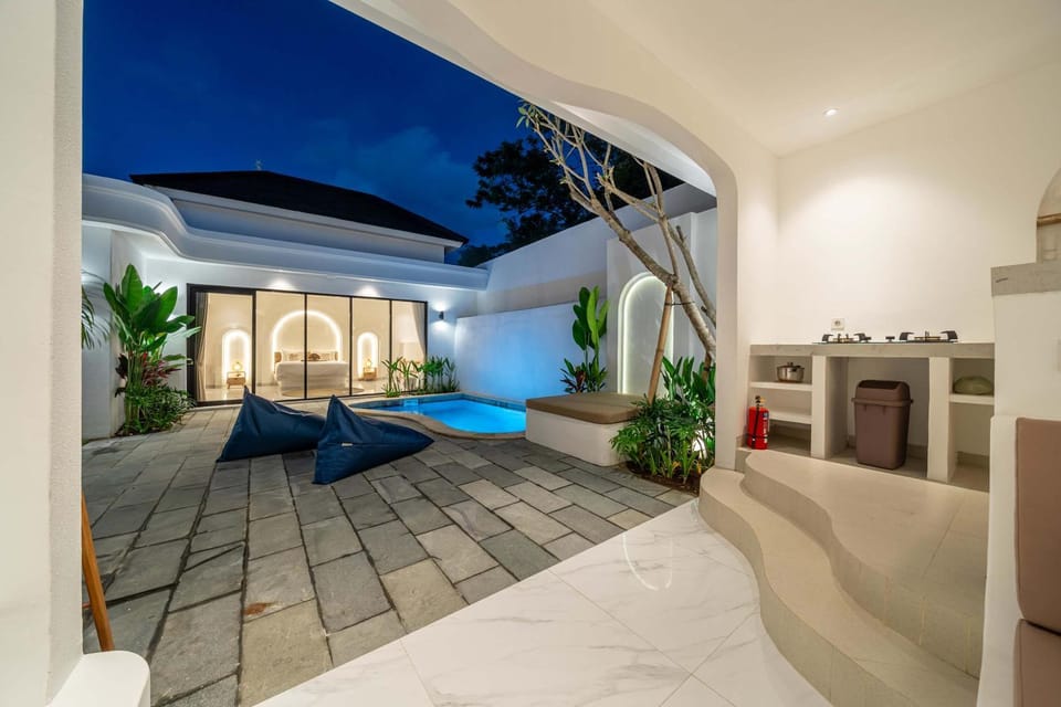 Patio, Balcony/Terrace, Swimming pool, sunbed