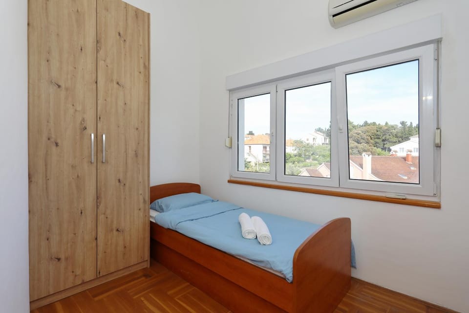Bed, Bedroom, towels, wardrobe, air conditioner