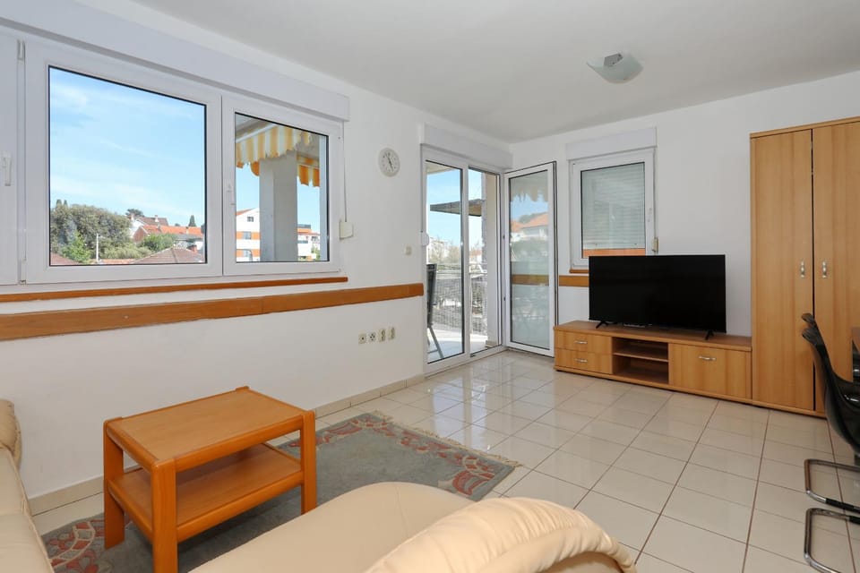Communal lounge/ TV room, TV and multimedia, Living room, Seating area, Evening entertainment