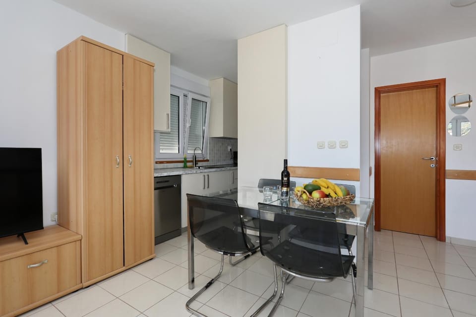 TV and multimedia, Kitchen or kitchenette, Living room, Seating area, Dining area, oven, pet friendly, wardrobe