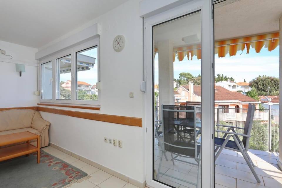 Day, View (from property/room), Balcony/Terrace, Living room, Seating area, Dining area