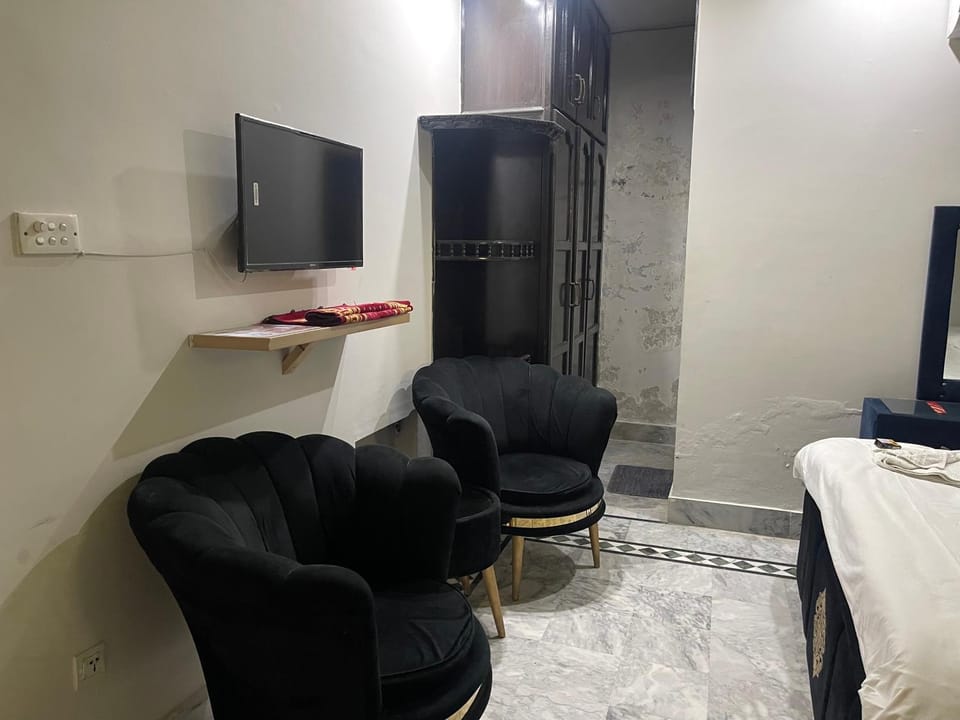 TV and multimedia, Seating area, wardrobe