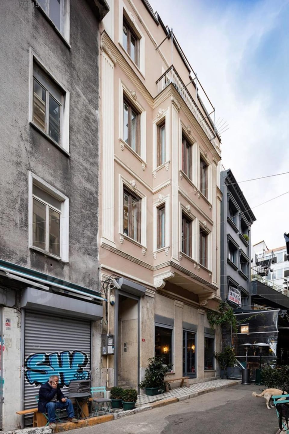 Property building, Day, Location