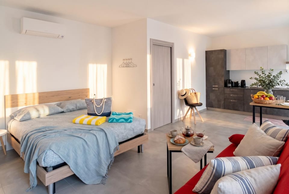 Bed, Kitchen or kitchenette