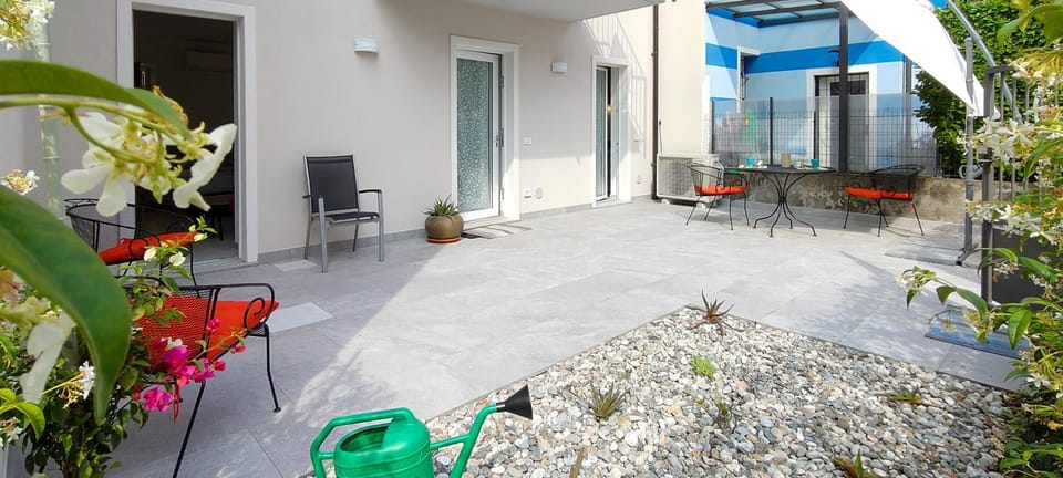 Balcony/Terrace, Garden view