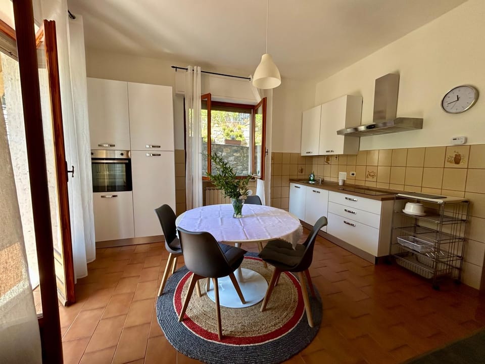 Kitchen or kitchenette, Dining area, dishwasher, oven, stove