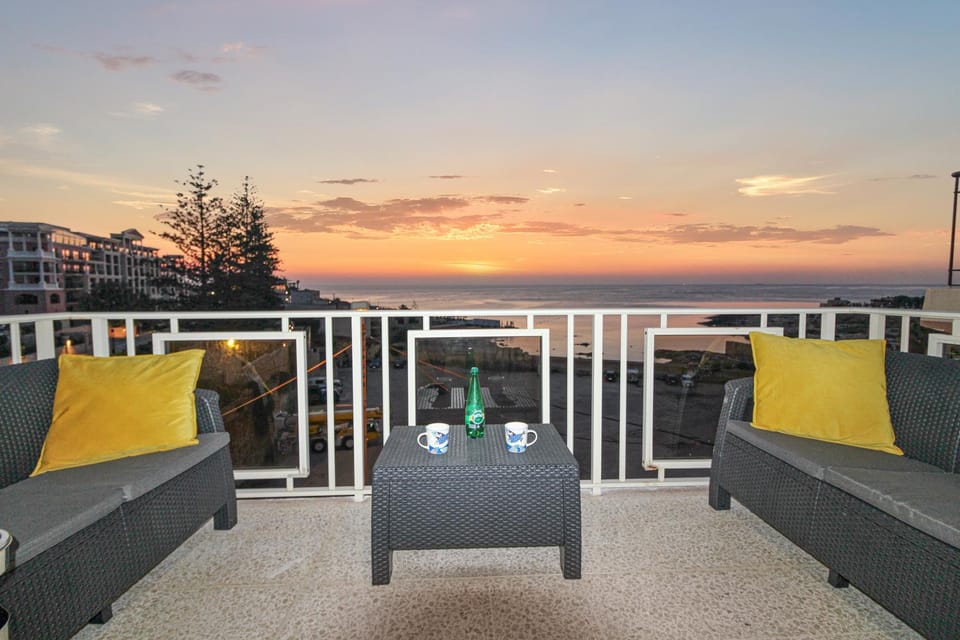Balcony/Terrace, Seating area, Sunrise